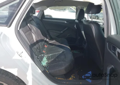 2018 Volkswagen Passat 2.0T R-Line/2.0T S z USA, uszkodzony, nr VIN 1VWAA7A31JC009337